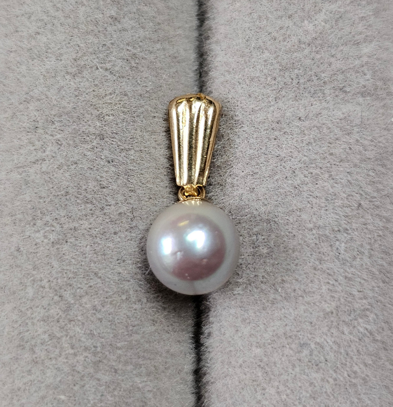 South Sea Light Grey Pearl Pendant 9ct Gold